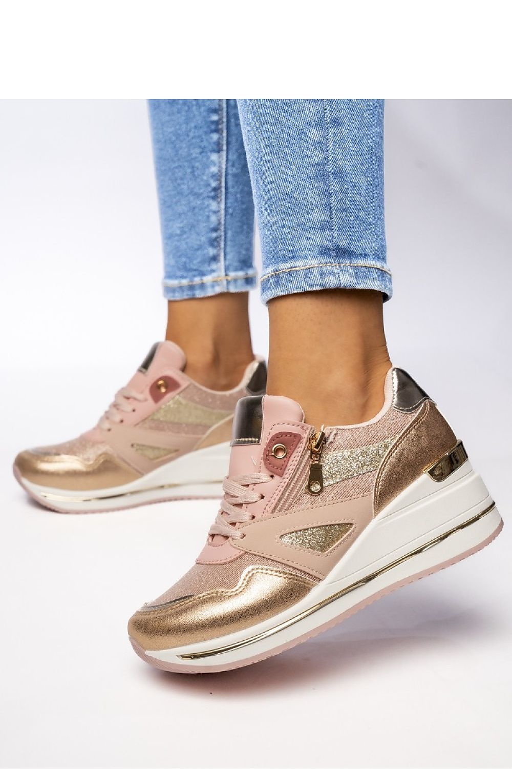 Sport Shoes model 210448 Inello